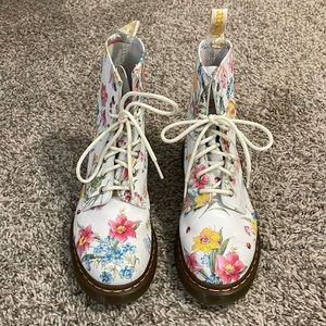 Floral print Dr. Martins